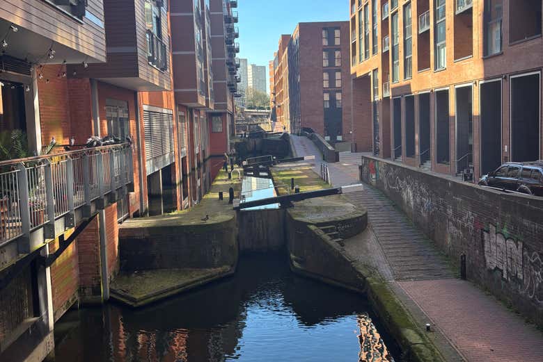 Edificios a orillas del canal de Birmingham