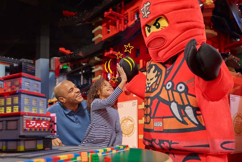 Jugando con un personaje de Ninjago