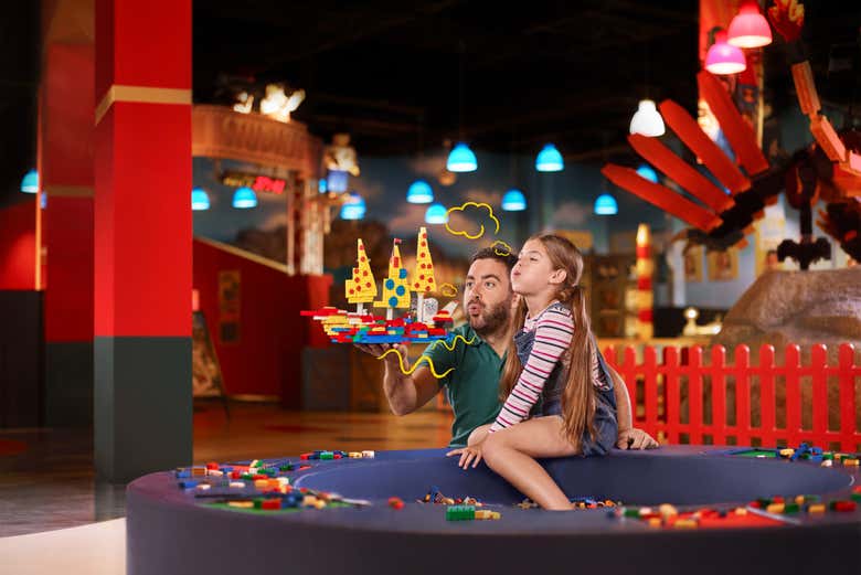 Un padre y su hija en LEGOLAND®