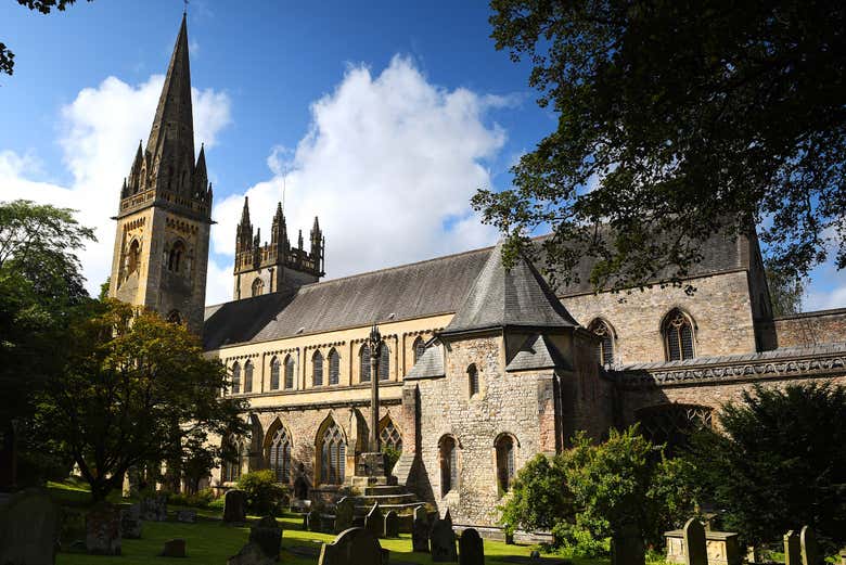 Fachada de la Catedral de Llandaff 