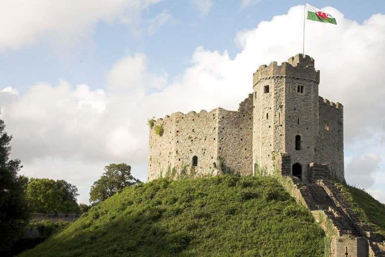 Podréis ver el Castillo de Cardiff, uno de los emblemas de Gales