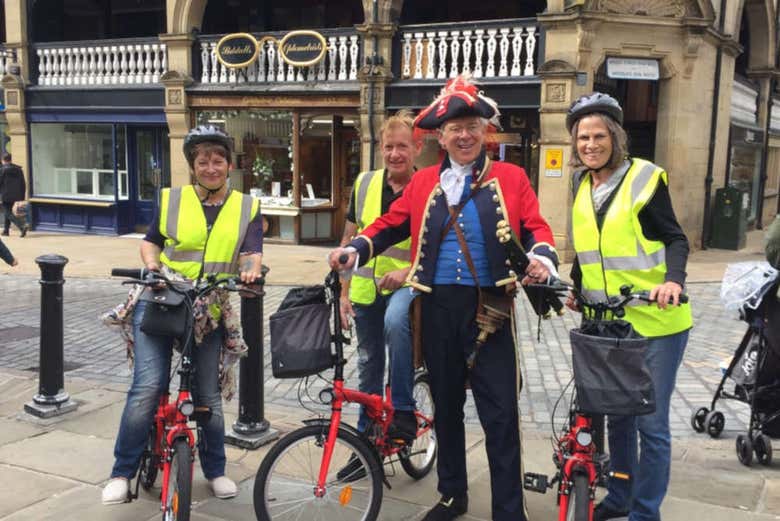 Explore the city on bikes