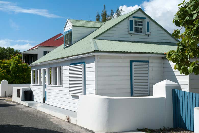 Típica casa de Cockburn Town
