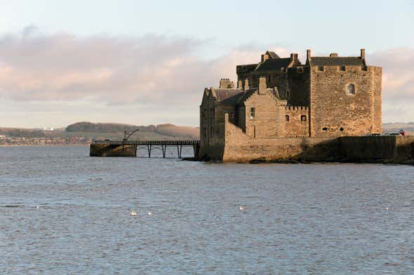 Paseo en barco por los puentes de Forth + Castillo Blackness