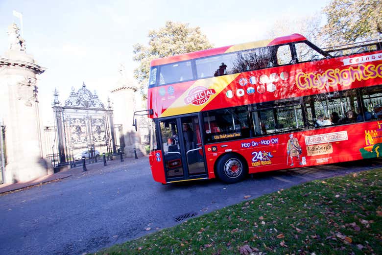 Exploring Edinburgh on the tourist bus