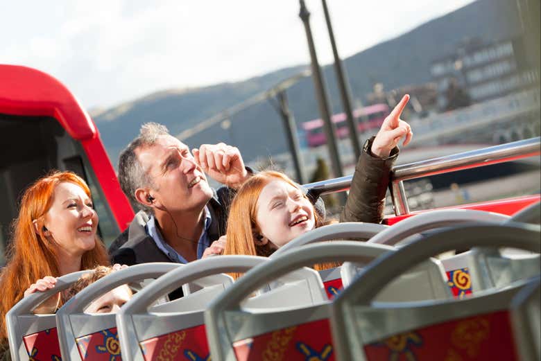 A bordo dell'autobus turistico di Edimburgo 