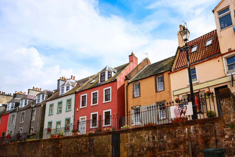 Las coloridas casas en South Queensferry