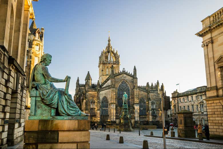 Admire St Giles Cathedral