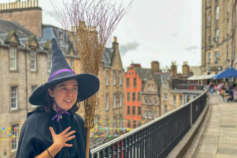 Laissez-vous captiver par les récits du guide