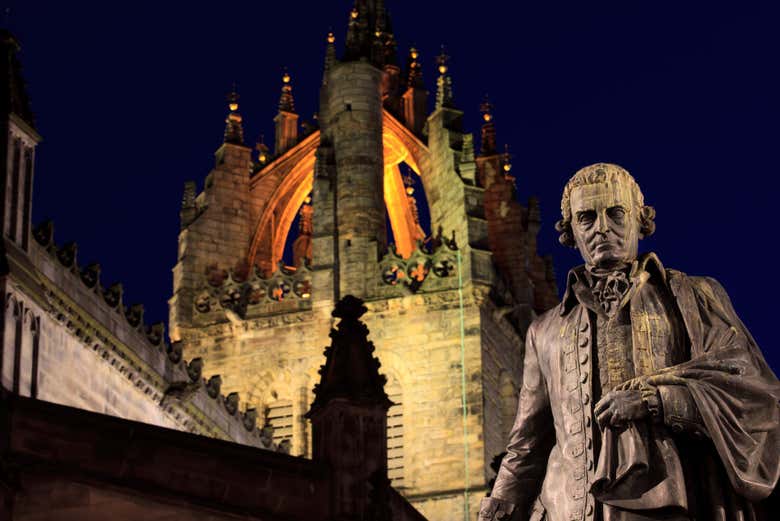 Escultura de Adam Smith en la Royal Mile