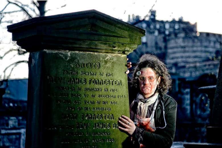 Fantôme dans le cimetière Greyfriars Kirkyard d'Édimbourg