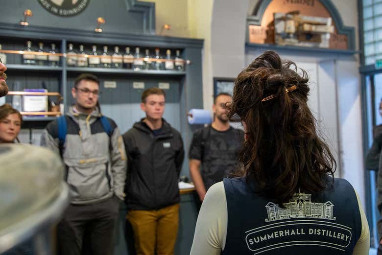 Aprendiendo sobre ginebra en Summerhall