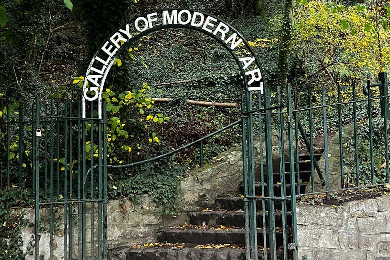 Letrero de la Galería Nacional Escocesa de Arte Moderno