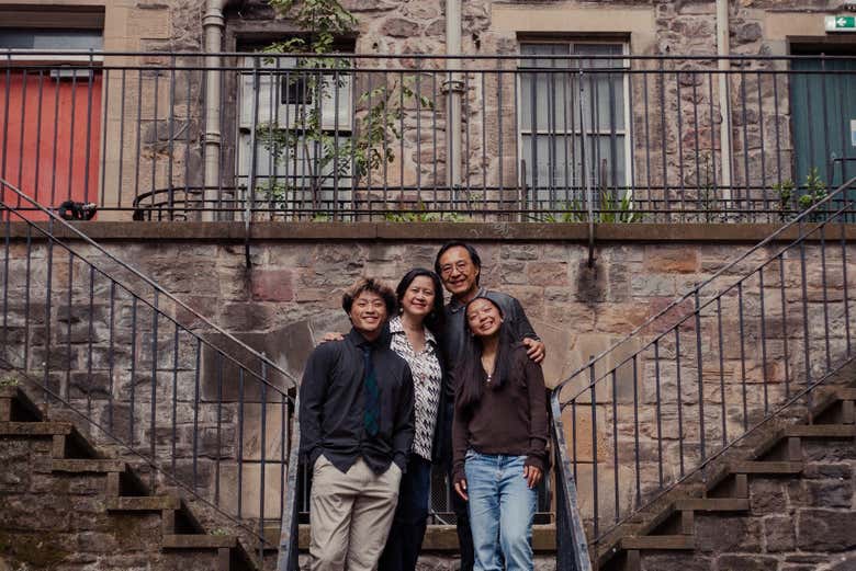Foto de familia en las calles de Edimburgo