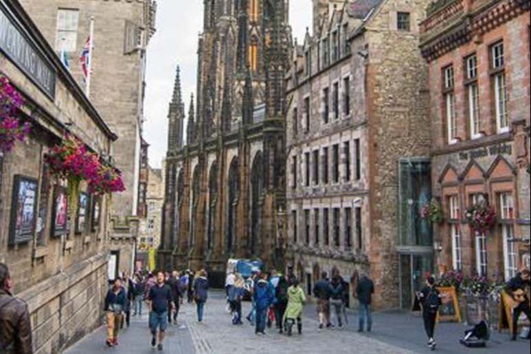 Caminharemos pela Royal Mile em busca de suas ruelas