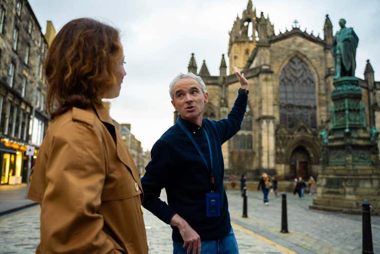 Frente a la Catedral de St. Giles