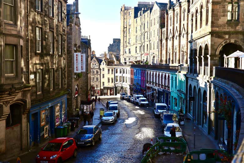 Strolling through the streets of Edinburgh