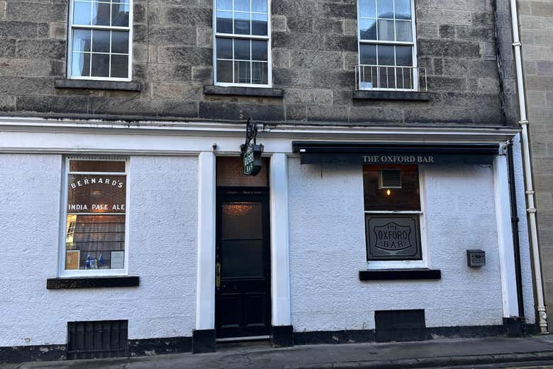 ¿Qué historias literarias acoge Oxford Bar?