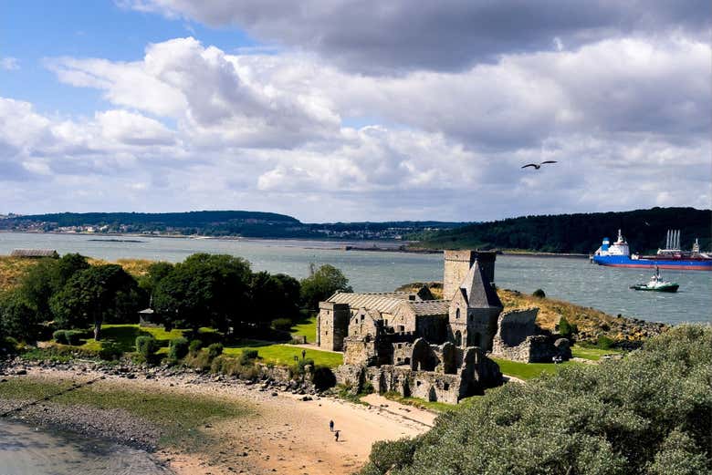 La abadía de Inchcolm entre mar y tierra: una joya histórica rod