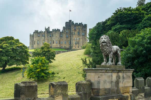 Holy Island & Alnwick Castle Day Trip