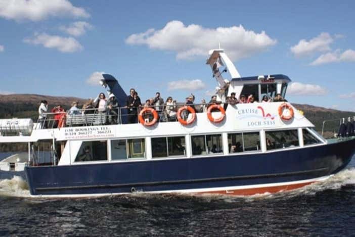 Barco por el Lago Ness