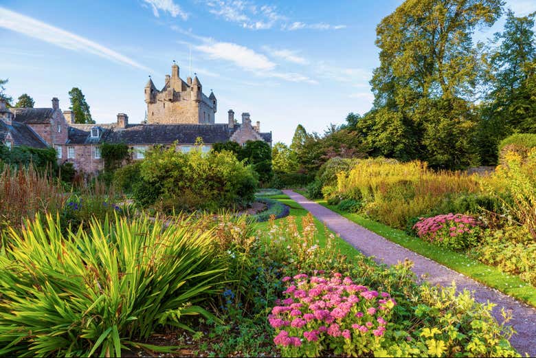 El bucólico paisaje del los jardines del castillo de Cawdor