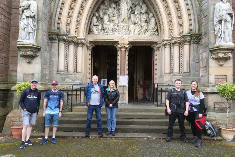 Turistas frente a la catedral