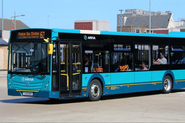 Um dos ônibus que nos levará a Liverpool