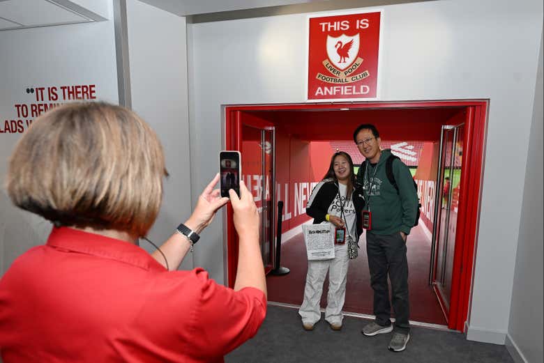 Disfrutando del tour por el estadio del Liverpool