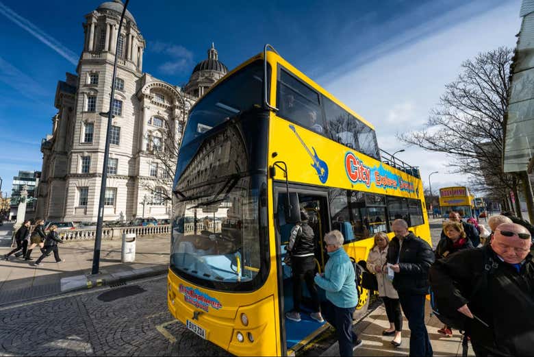 ¡Podréis subir a bordo del autobús turístico de Liverpool!