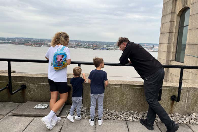 Ammirando le attrazioni di Liverpool