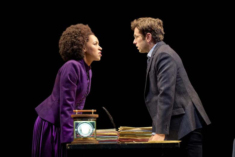 Os atores durante o espetáculo