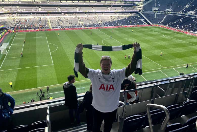Un aficionado del Tottenham en el estadio