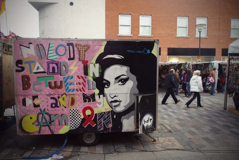 Estátua de Amy Winehouse