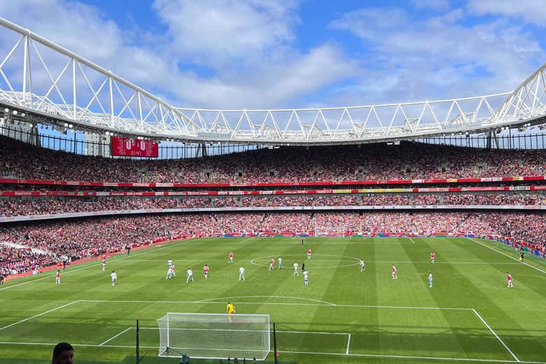El Arsenal jugando un partido de la Premier League