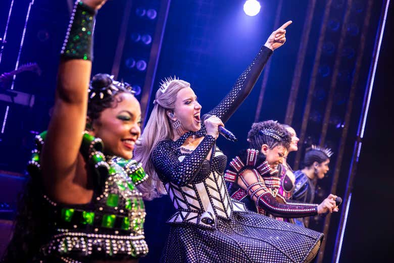 SIX llega al West End de Londres