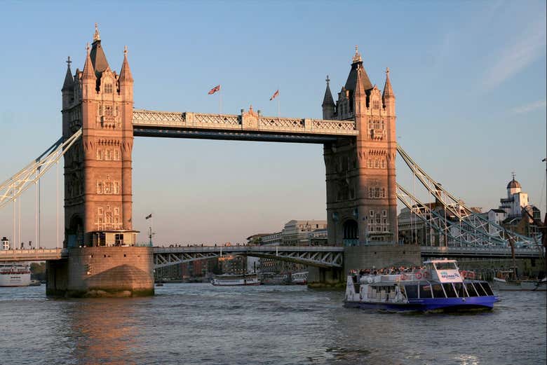 Pasando por Tower Bridge