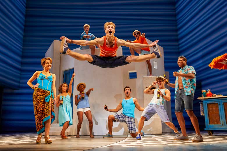 Los bailarines de Mamma Mia! The Party