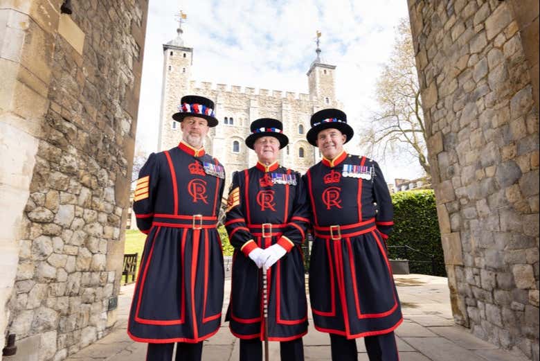 Beefeaters frente a la Torre de Londres