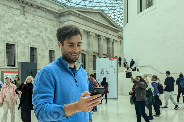 Ascoltando l'audioguida al British Museum