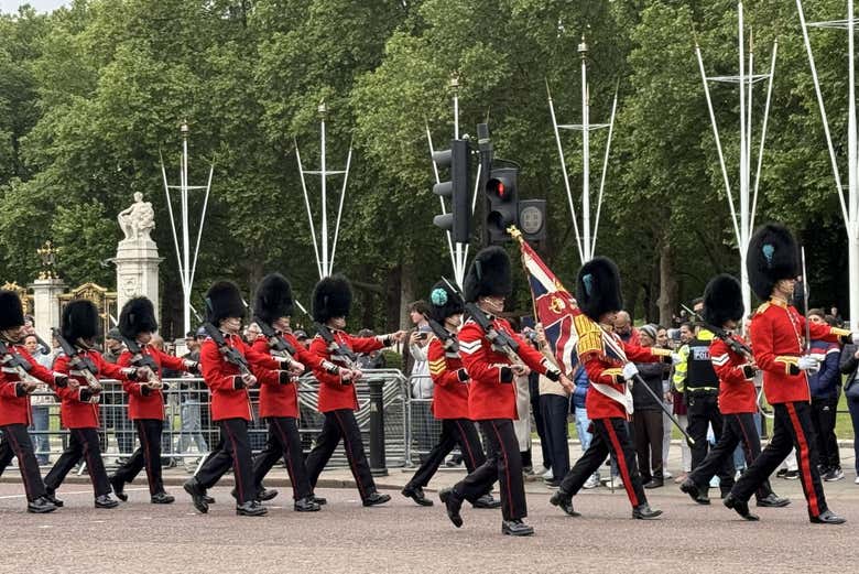 Disfrutaréis del emblemático desfile de la Guardia Real
