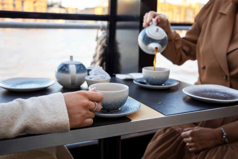 Taste true English tea