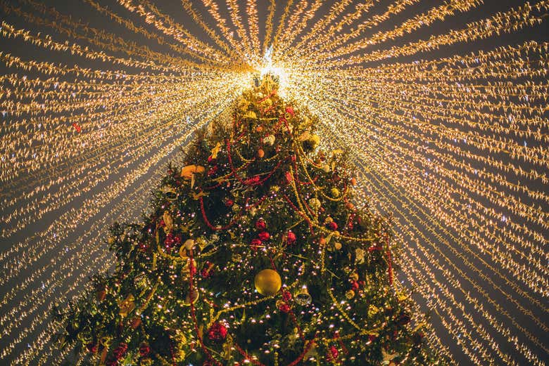 Uno de los árboles de Navidad de la feria