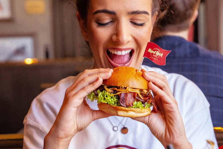 Degustando la comida del Hard Rock London