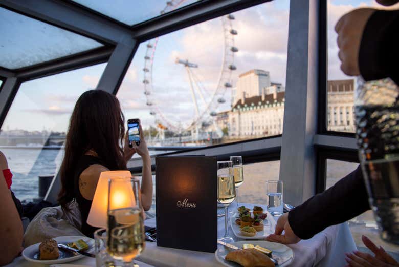 Vue du London Eye depuis le bateau