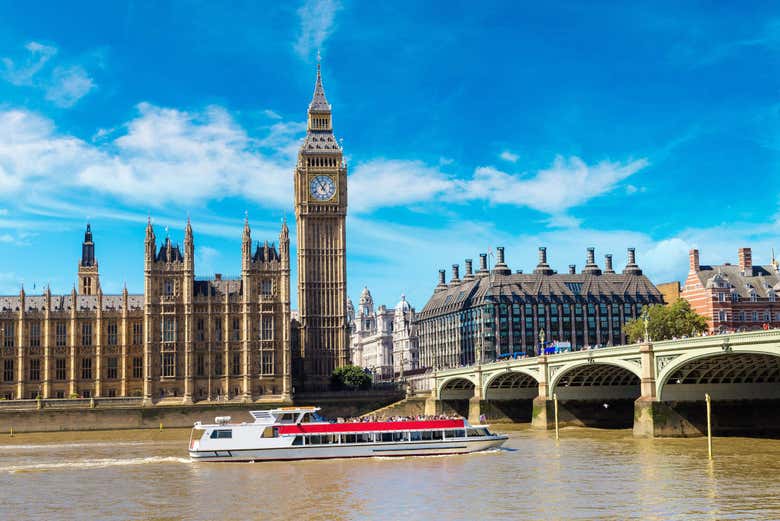 Cruzeiro em frente ao Palácio de Westminster