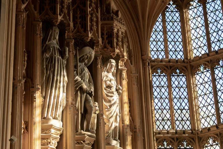 Detalles de las esculturas que decoran la Abadía