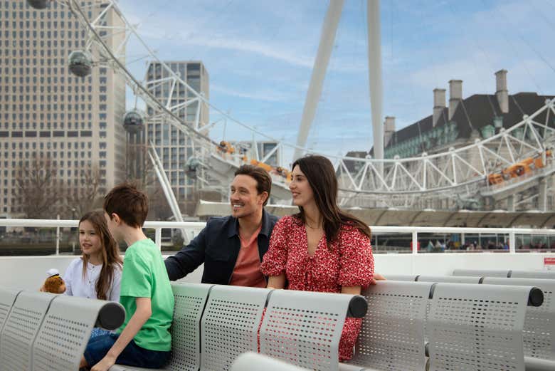 Admirez le London Eye depuis le bateau