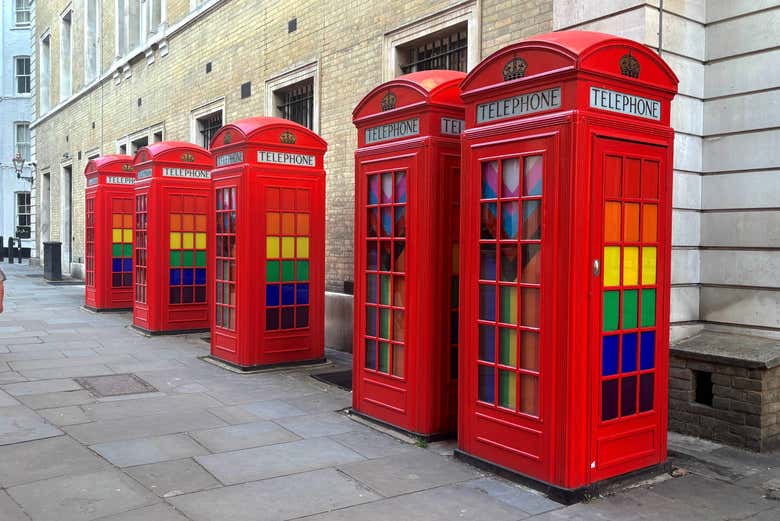 Le famose cabine telefoniche in versione artistica