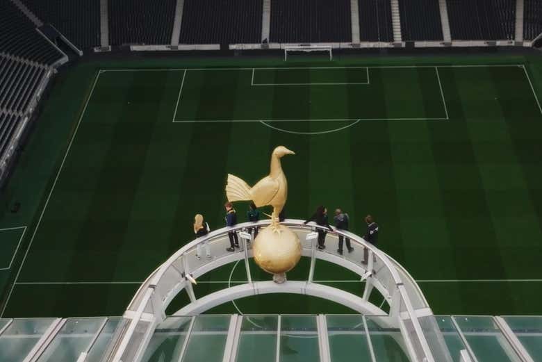 Vue aérienne sur le coq doré et le terrain de jeu